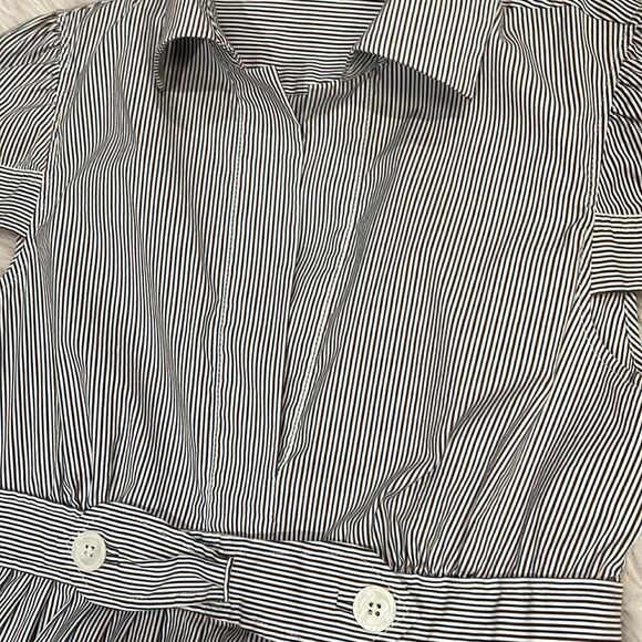 𝅺BCBGMAXAZRIA Striped Peplum Split Neck Top Sz S - Picture 5 of 15